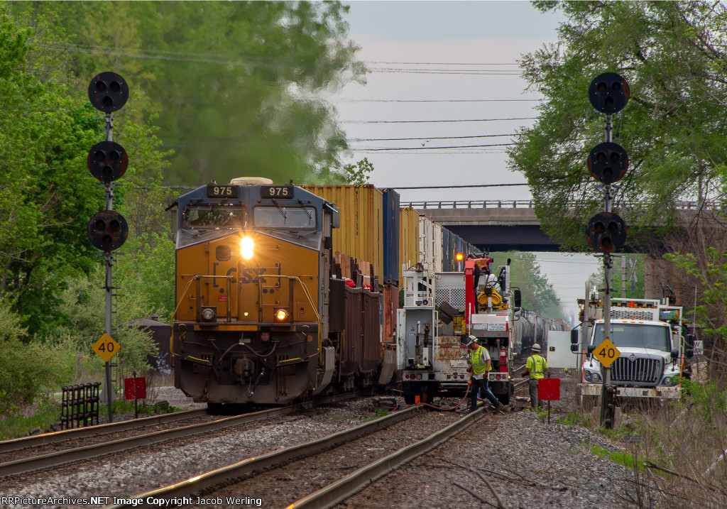 CSX 975